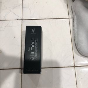 Younique A La Mode Cream to Powder Luminizer Stick